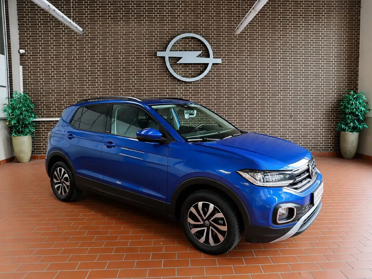 Volkswagen T-Cross Active-AT/Allw./Navi/Kamera — photo 1 of 15