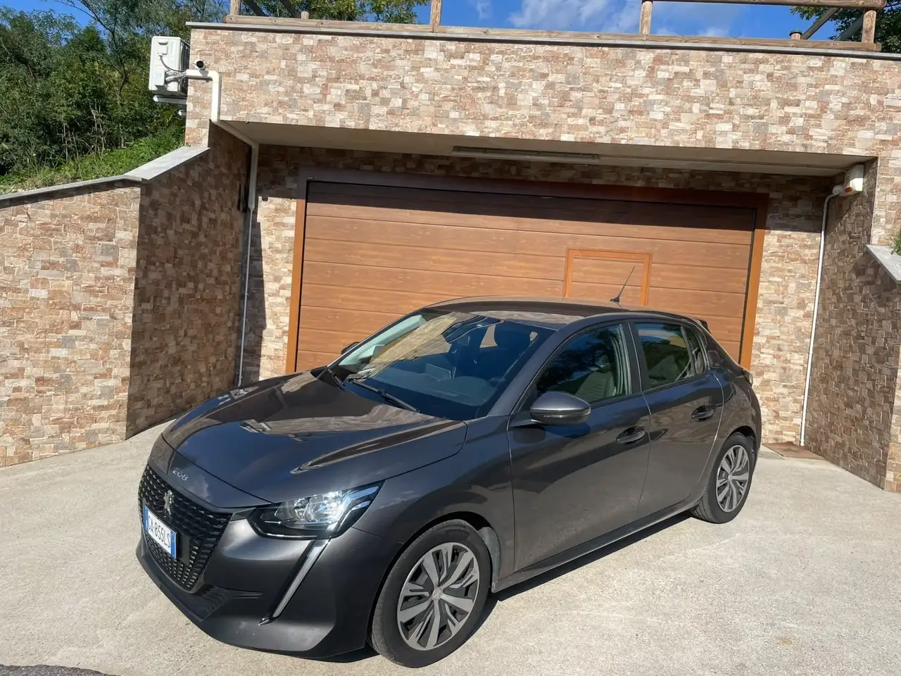 Peugeot 208 1.2 puretech Active s&s 75cv — photo 1 of 6