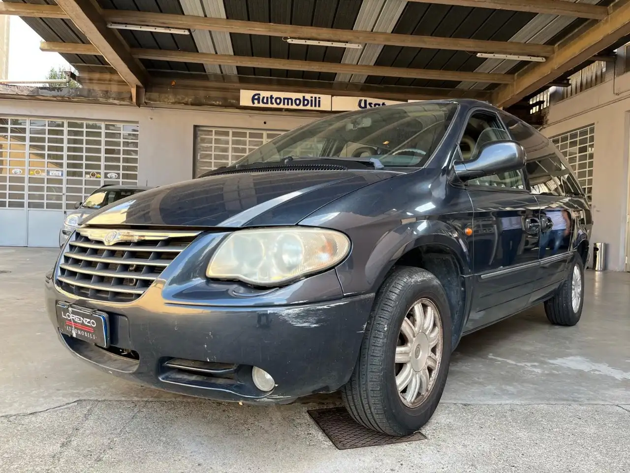 Chrysler Grand Voyager 2.8 crd Lim. stow and go auto — photo 1 of 22
