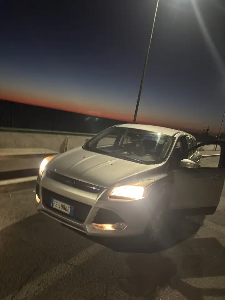 Ford Kuga 2.0 tdci Titanium 2wd s&s 120cv E6 — photo 1 of 8