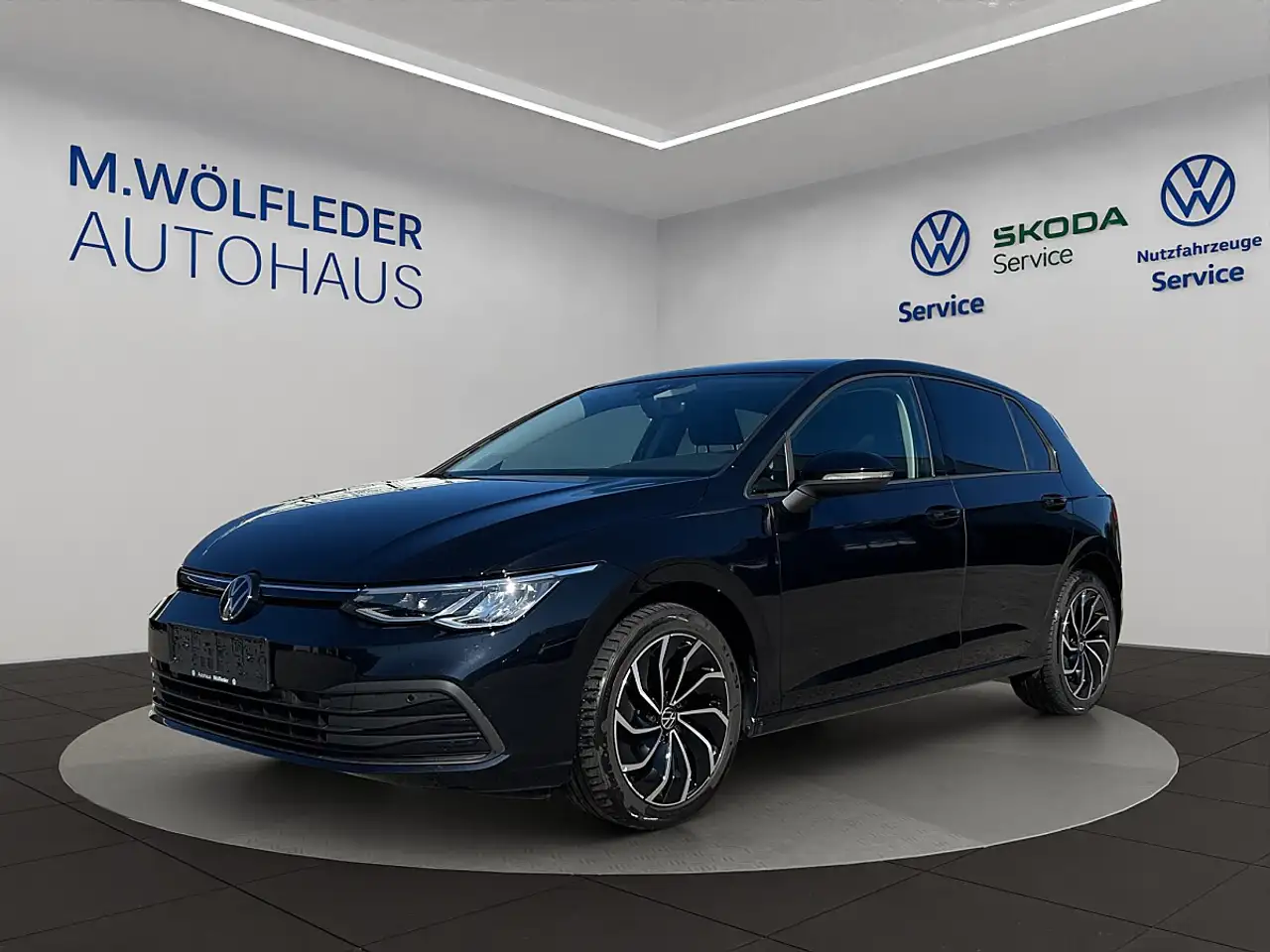Volkswagen Golf 2,0 TDI Life DSG — photo 1 of 15