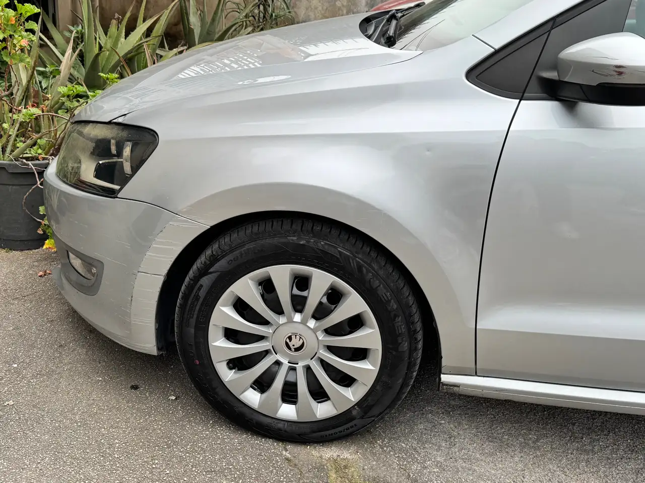 Volkswagen Polo Polo V 2009 5p 1.6 tdi Comfortline — photo 1 of 15