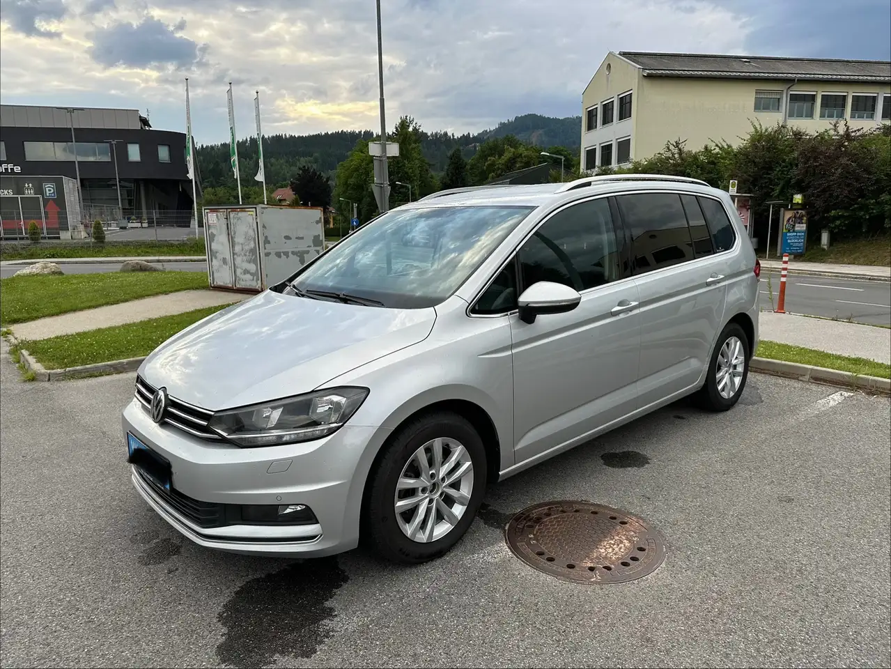 Volkswagen Touran Touran Highline 1,6 SCR TDI DSG Highline — photo 1 of 11