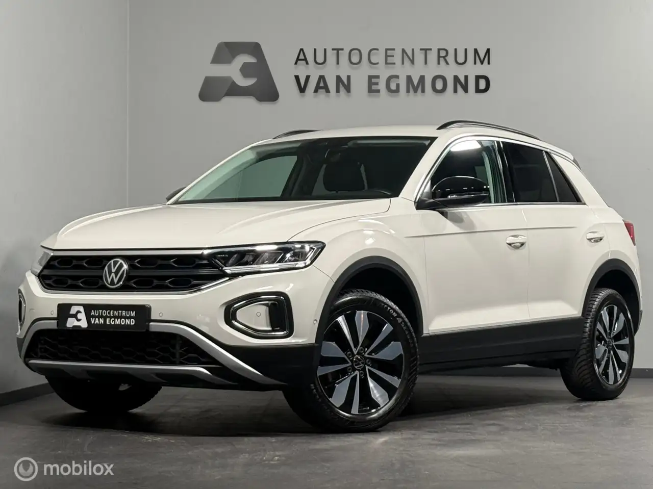 Volkswagen T-Roc 1.5 TSI DSG GOAL | AD.CRUISE | APP | NAVI — photo 1 of 40
