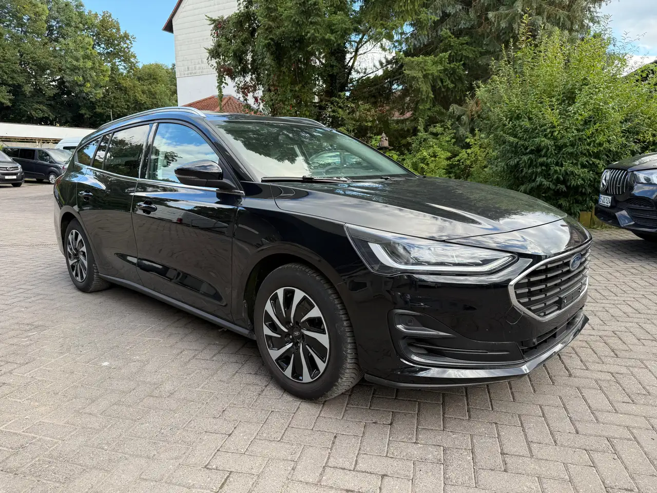 Ford Focus 1.0 EB Titanium LED+NAV+SYNC4+SHZ+PDC+CARP — photo 1 of 15
