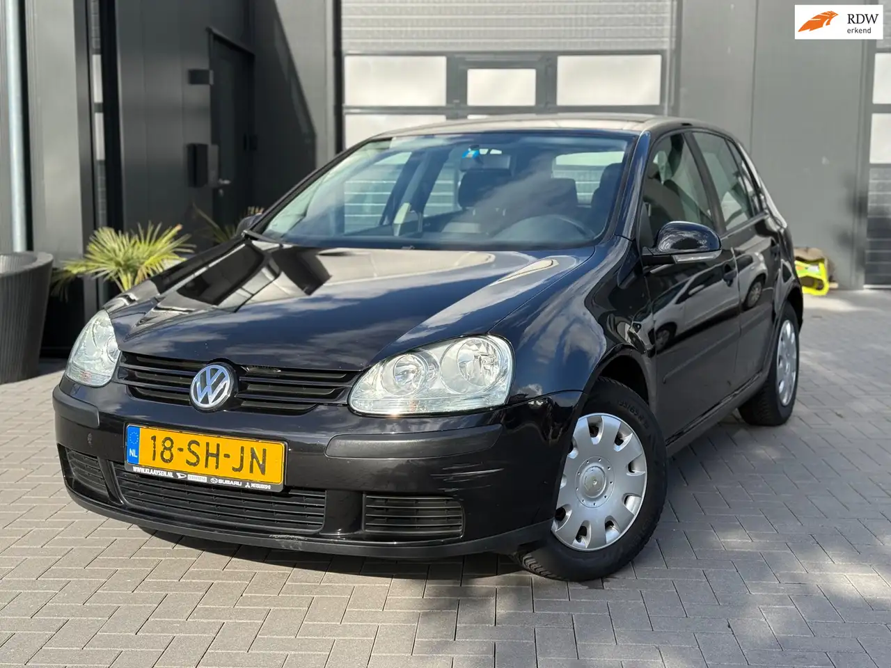 Volkswagen Golf 1.6 FSI Turijn | Nieuwe APK | Trekhaak | CarPlay | — photo 1 of 15