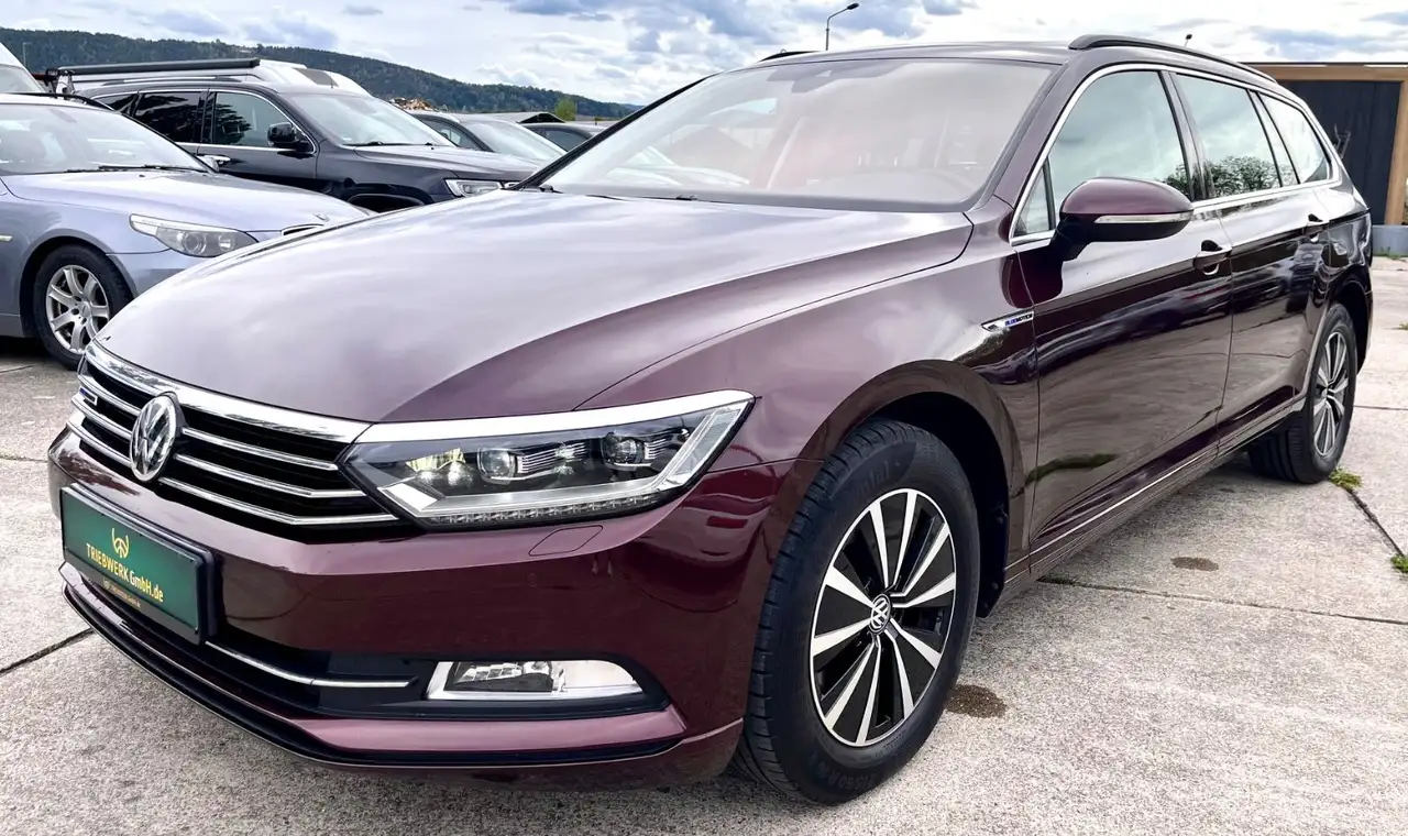 Volkswagen Passat Variant 2.0TDI DSG Pano ACC Navi Kamera — photo 1 of 16