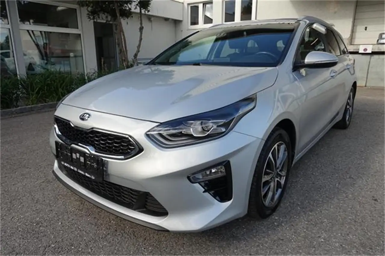 Kia Ceed SW / cee'd SW ceed SW 1,6 CRDi SCR ISG Gold — photo 1 of 11