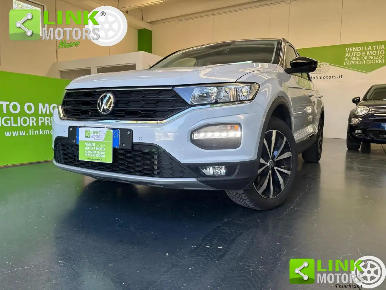 Volkswagen T-Roc 1.6 STYLE — photo 1 of 15
