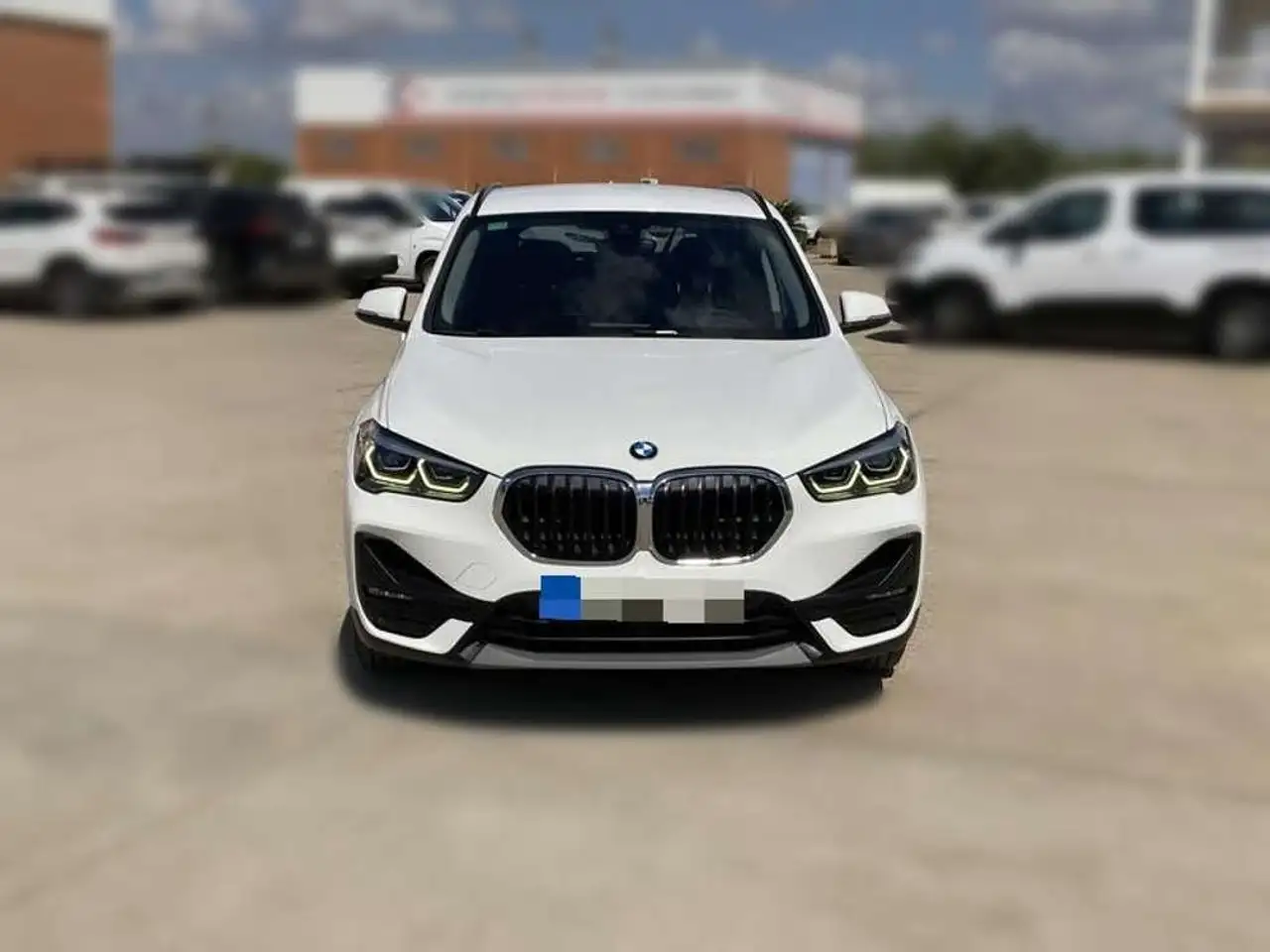 BMW X1 sDrive 18dA Corporate — photo 1 of 25