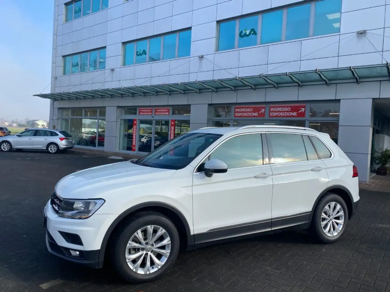 Volkswagen Tiguan 2.0 TDI SCR DSG Business BlueMotion Technology — photo 1 of 12