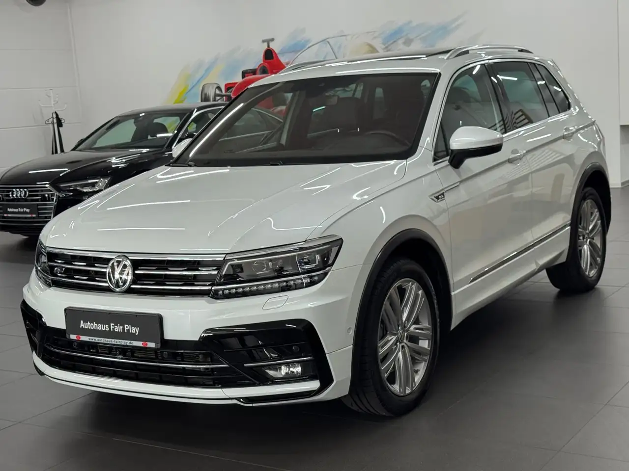 Volkswagen Tiguan 2.0 TDI R-LINE 4x4 PANO/AHK/LED/DYNAUDIO! — photo 1 of 20