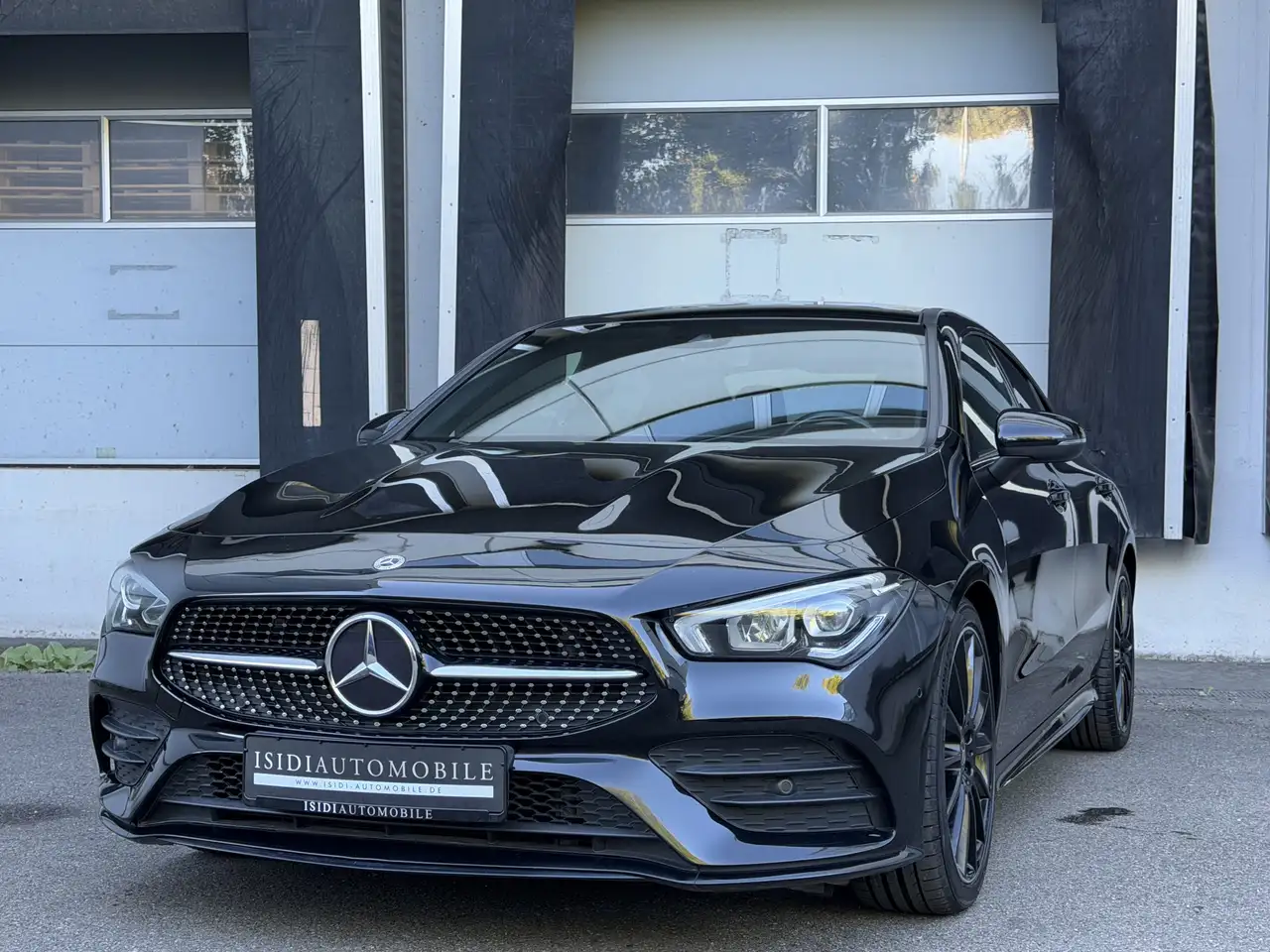 Mercedes-Benz CLA 200 AMG LED NIGHT MBUX Pano Ambiente Kamera — photo 1 of 38