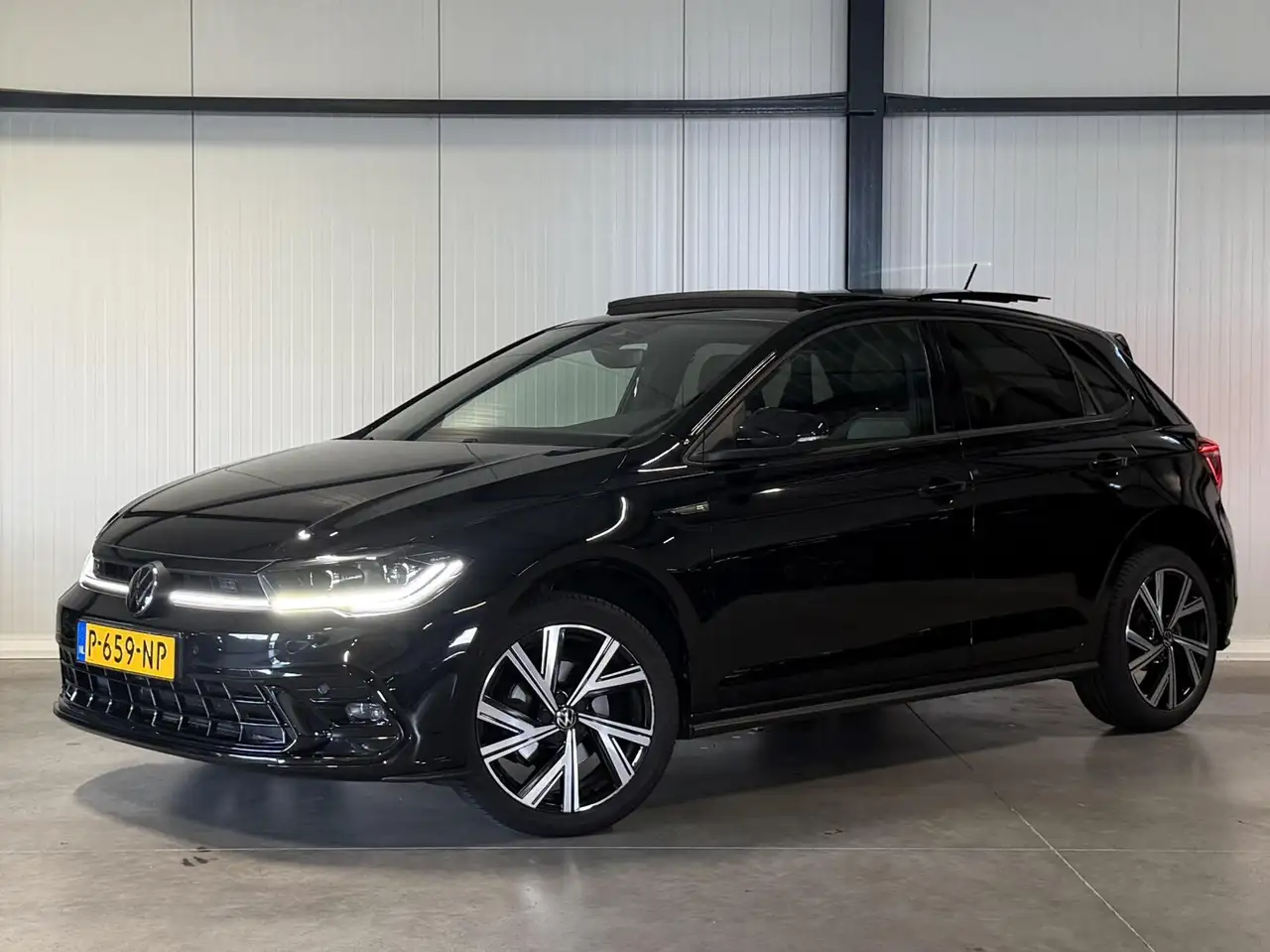 Volkswagen Polo 1.0 TSI 110PK R-Line Pano Virtual IQ Light — photo 1 of 40