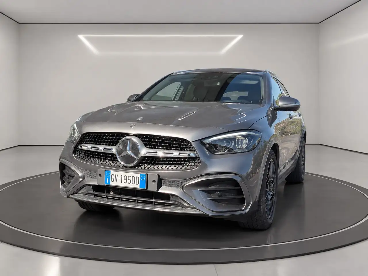 Mercedes-Benz GLA 180 d Premium auto — photo 1 of 8
