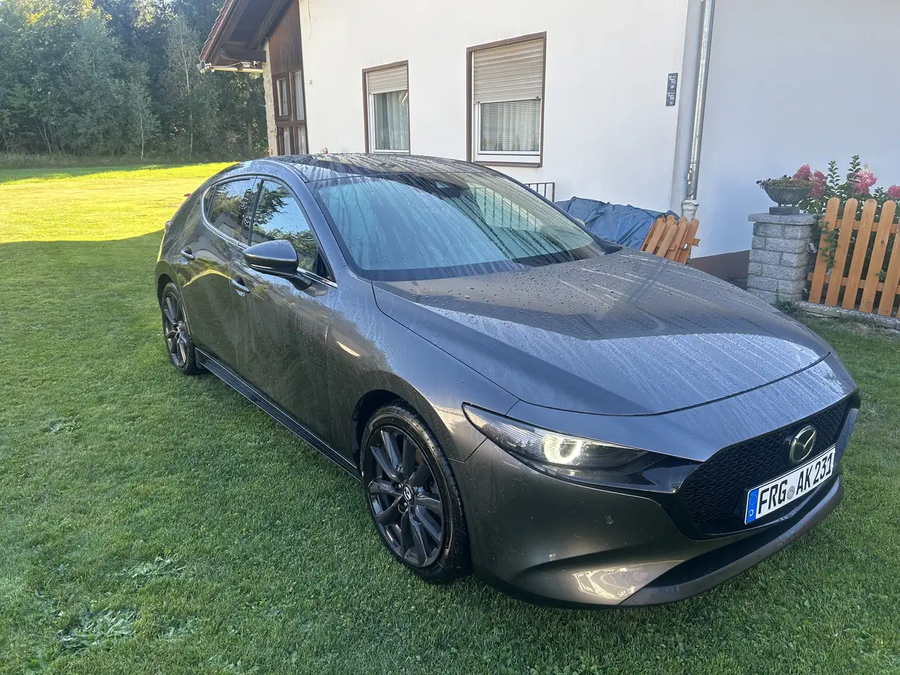 Mazda 3 SKYACTIV-X 2.0 M-Hybrid SELECTION — photo 1 of 17