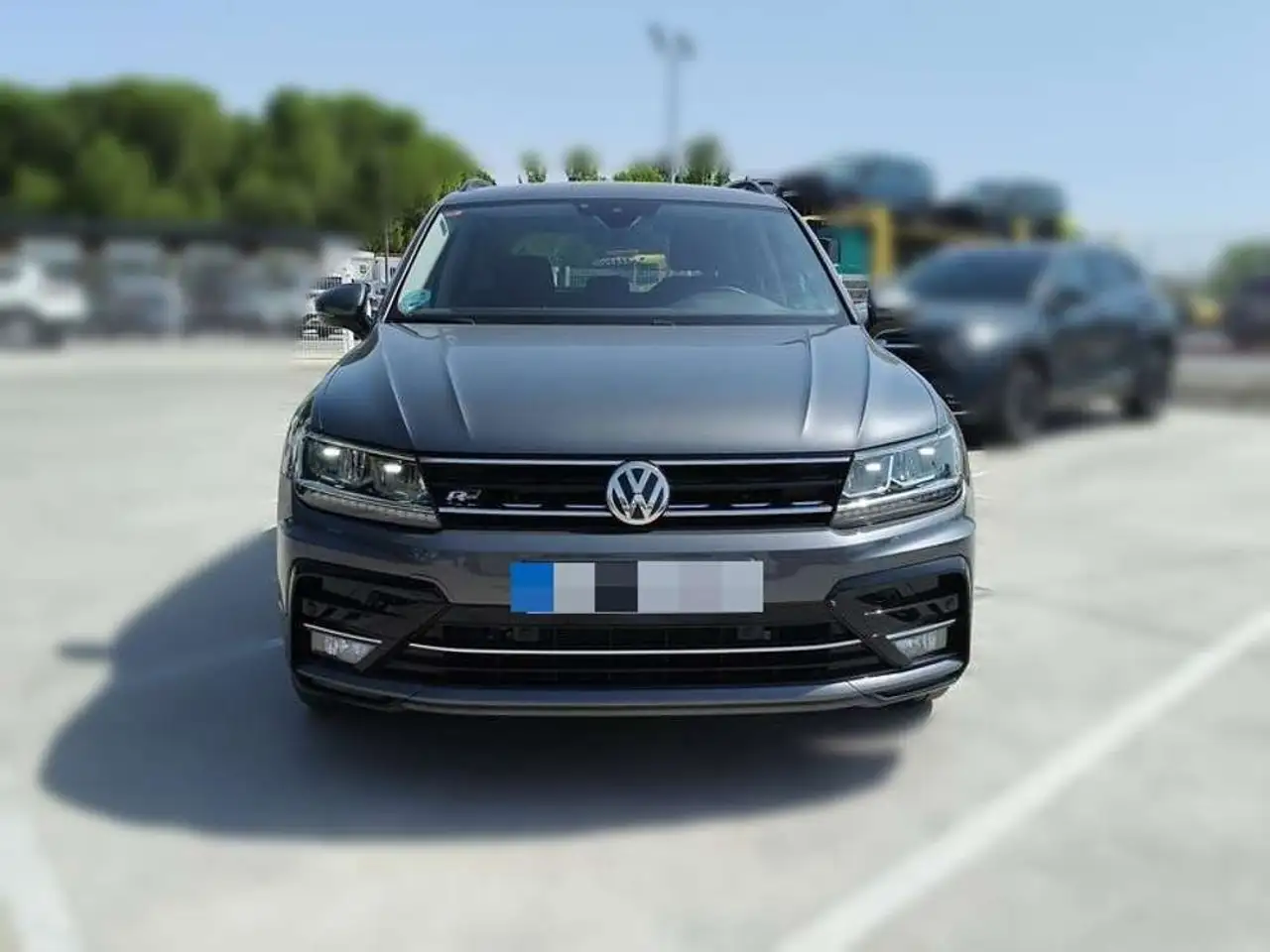 Volkswagen Tiguan Advance 2.0 TDI — photo 1 of 28