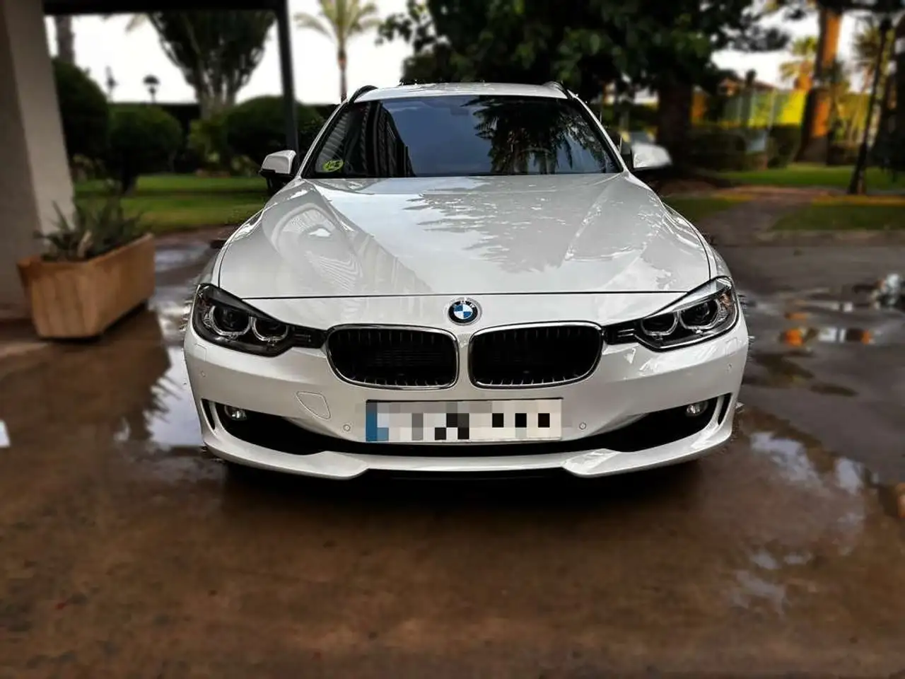 BMW 320 320d Touring — photo 1 of 19