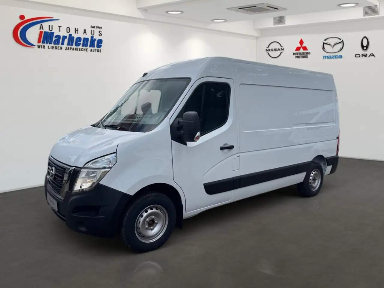 Nissan Interstar L2H2 3,5 dCi 105 FWD Acenta — photo 1 of 17