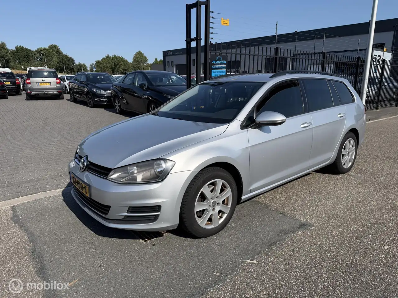 Volkswagen Golf Variant 1.6 TDI Comfortline BlueMotion — photo 1 of 8