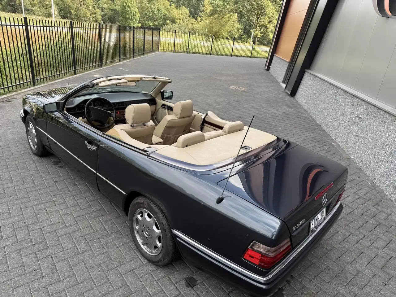 1995 Mercedes-Benz 320 W124 E320, photograph 10
