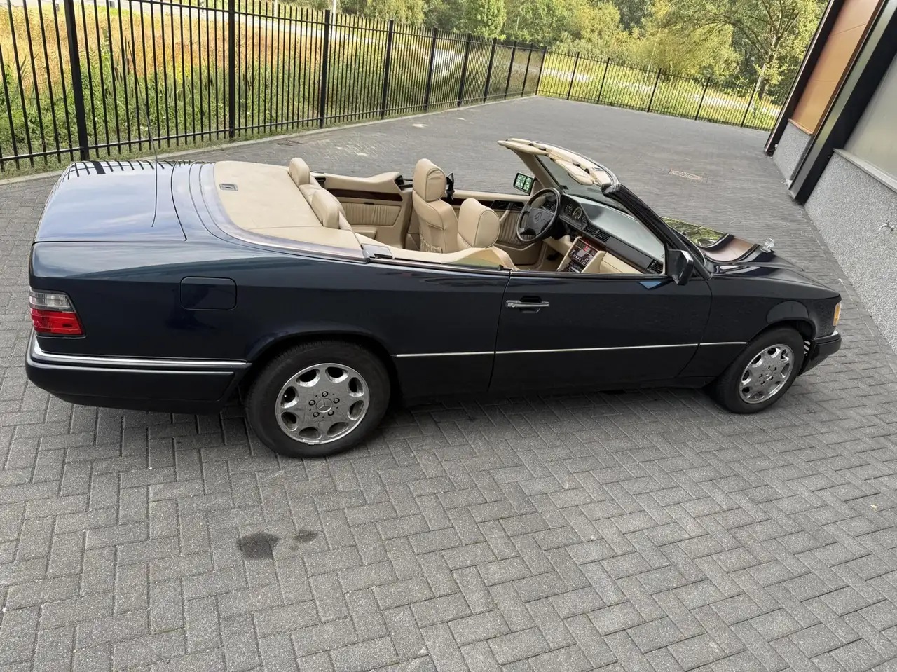 1995 Mercedes-Benz 320 W124 E320, photograph 6