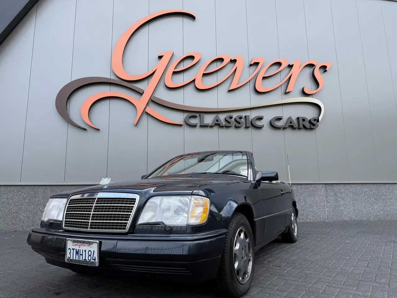 1995 Mercedes-Benz 320 W124 E320, photograph 2