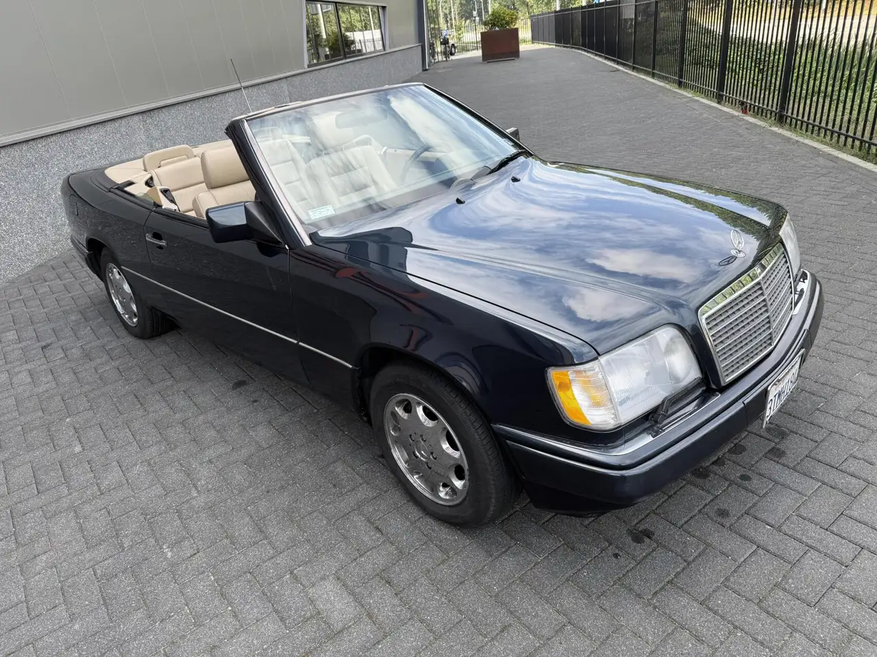 1995 Mercedes-Benz 320 W124 E320, photograph 5