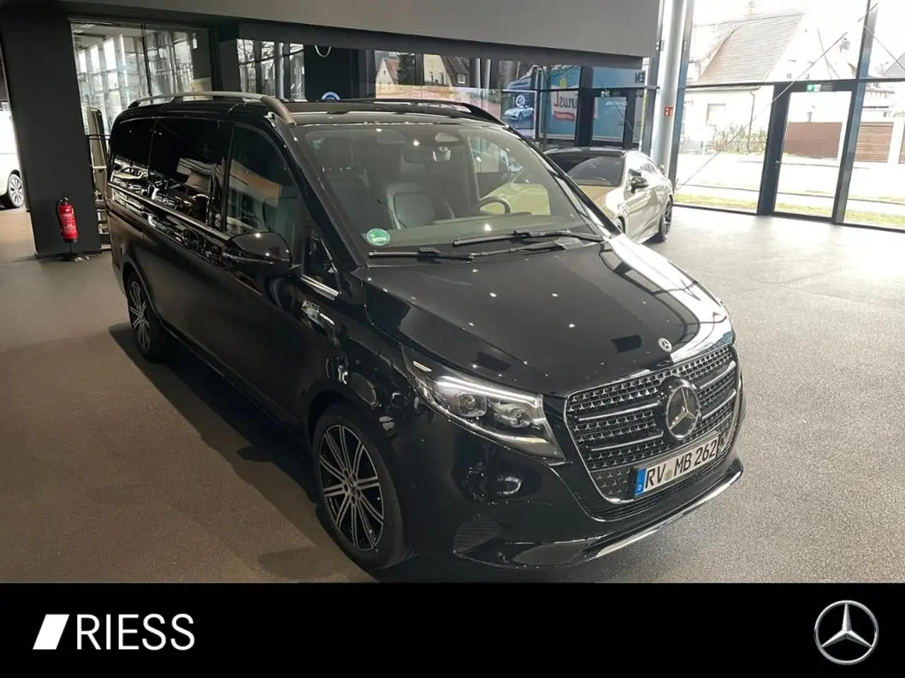 Mercedes-Benz V 300 d AVANTGARDE/4MATIC/360°KAM/AHK/BURMESTER — photo 1 of 18