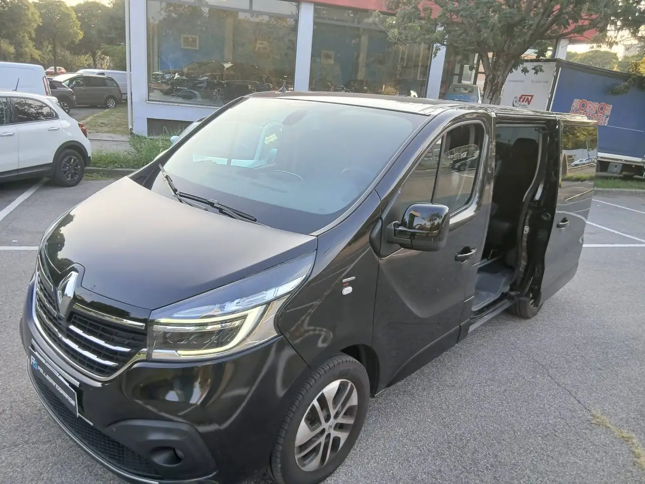 Renault Trafic 2.0 dci 170cv EDC PC-TN SpaceClass Energy — photo 1 of 38