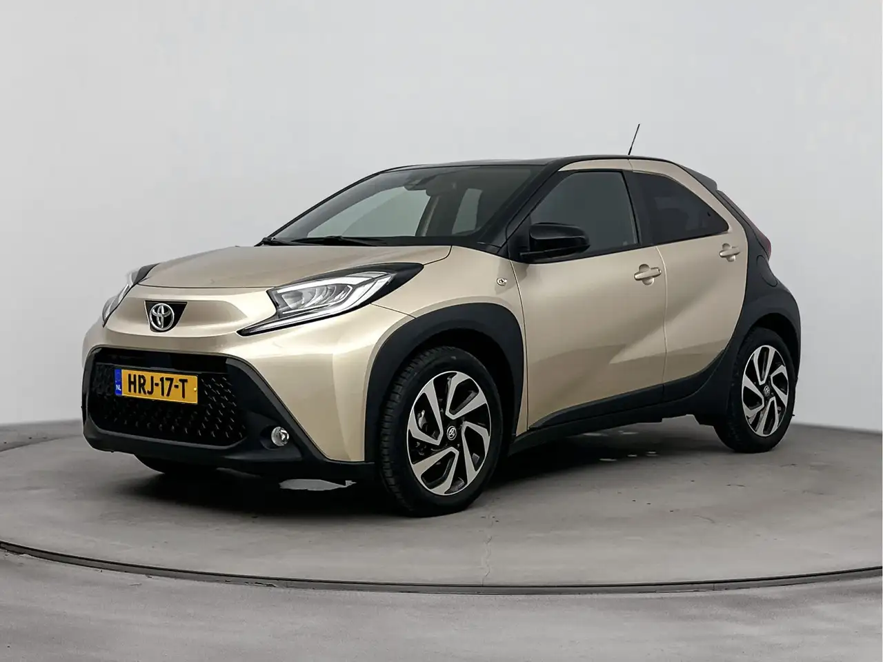 Toyota Aygo X 1.0 VVT-i MT Pulse — photo 1 of 34