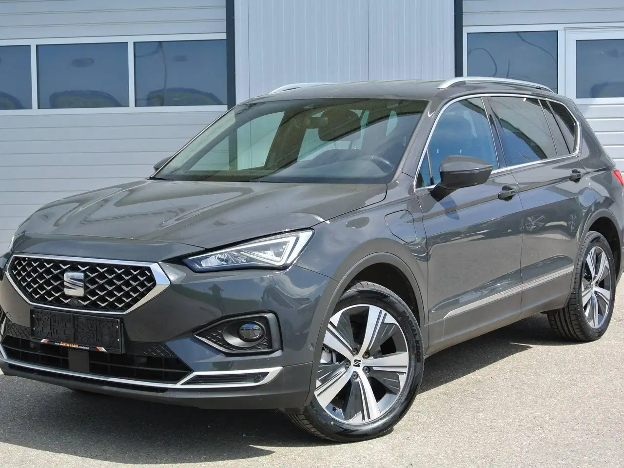 SEAT Tarraco 1.4 e-Hybrid Xperience DSG * AHK * LED * KAMERA — photo 1 of 13