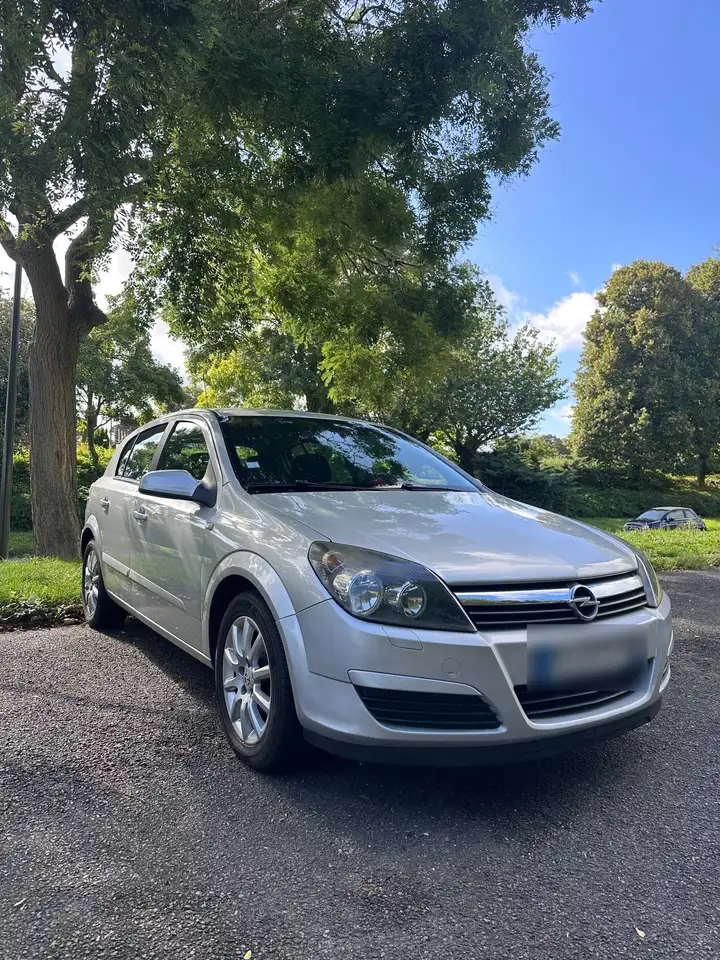 Opel Astra 1.7 CDTI Elegance — photo 1 of 15