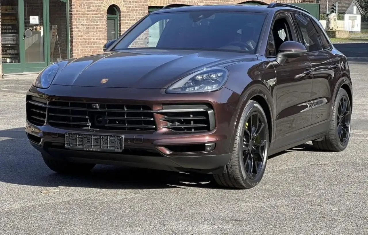 Porsche Cayenne E-Hybrid 3.0 V6 462 ch Tiptronic BVA — photo 1 of 17