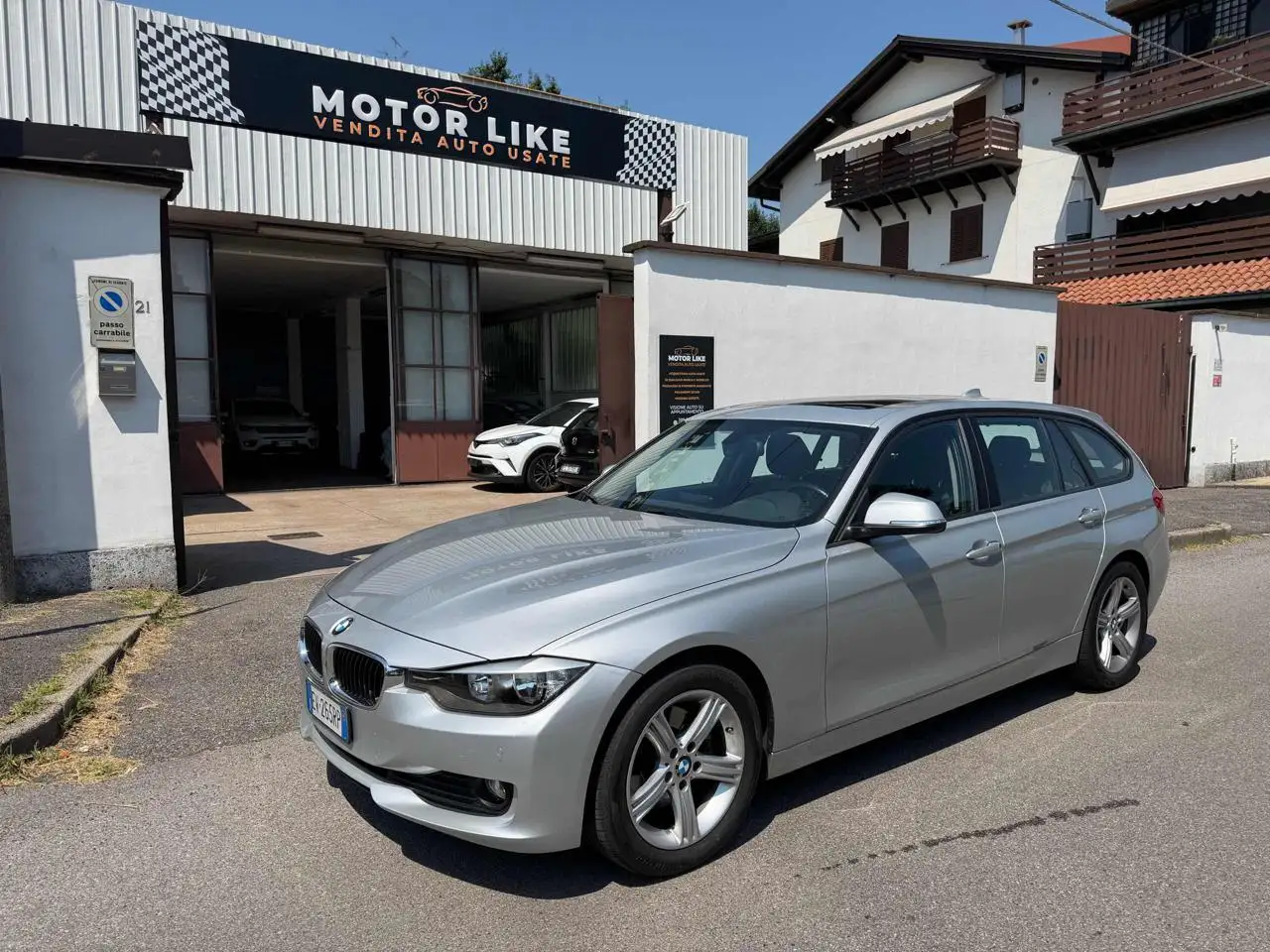 BMW 320 d Touring Sport — photo 1 of 12
