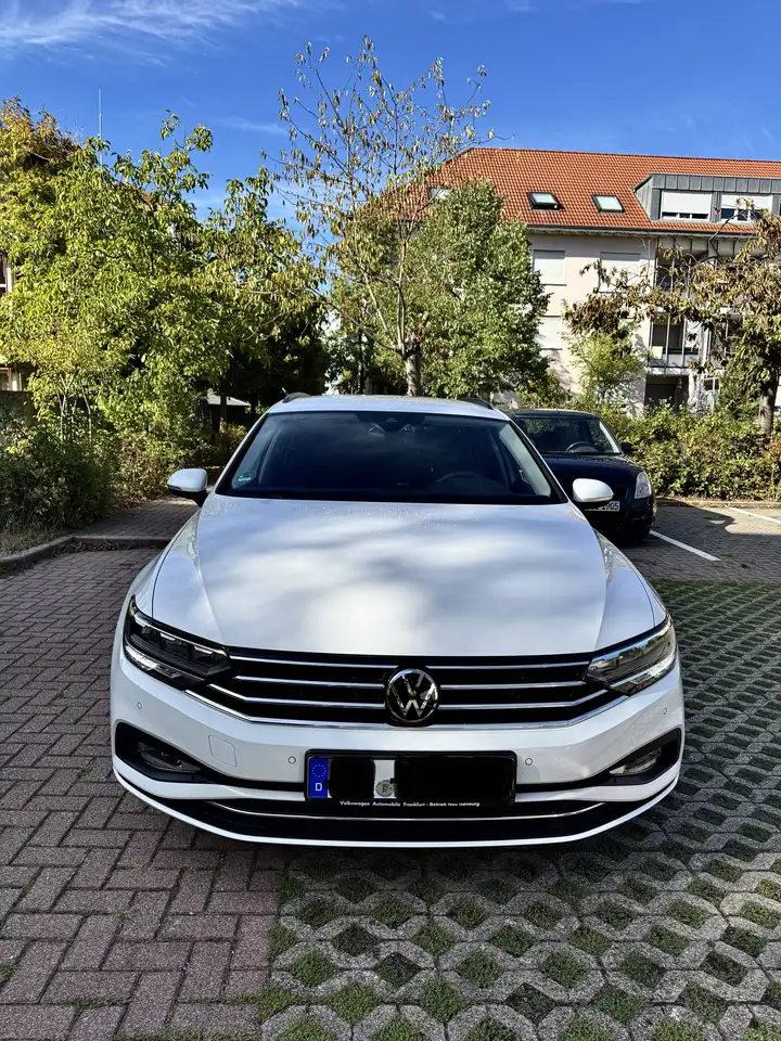 Volkswagen Passat Variant Passat Variant 2.0 TDI DSG BlueMotion Technology Business Edition — photo 1 of 7