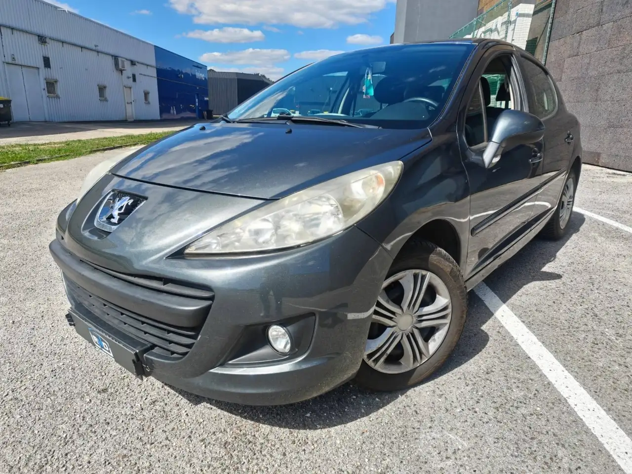 Peugeot 207 1.4 HDi 70ch Entretien à jour — photo 1 of 22