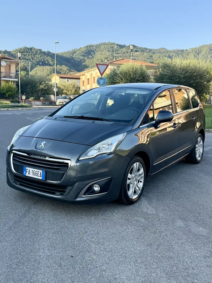 Peugeot 5008 Bluehdi 1.6d 7 posti — photo 1 of 15