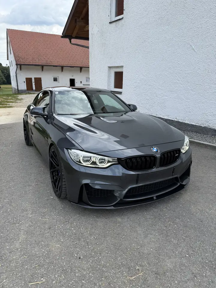 BMW M4 M-DKG Aut. (F82) — photo 1 of 14