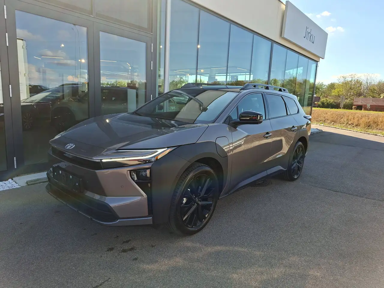 Toyota bZ4X BZ4X Touring Elektro 74,7kWh AWD Lounge — photo 1 of 18