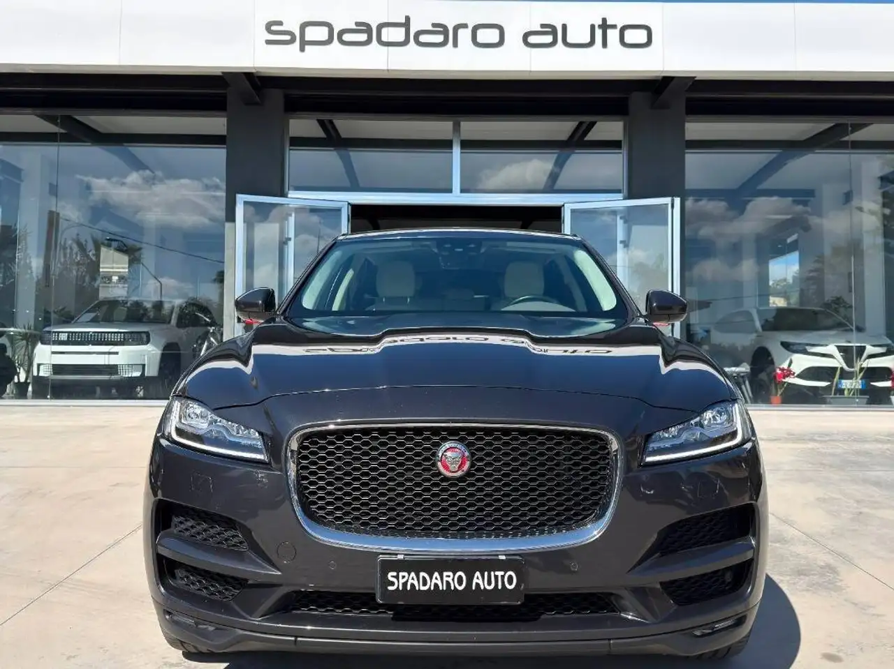 Jaguar F-Pace F-Pace 2015 2.0d i4 Portfolio awd 240cv auto my19 — photo 1 of 15