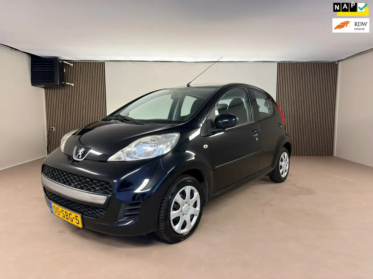 Peugeot 107 1.0-12V XS Airco, All Season Banden — photo 1 of 19