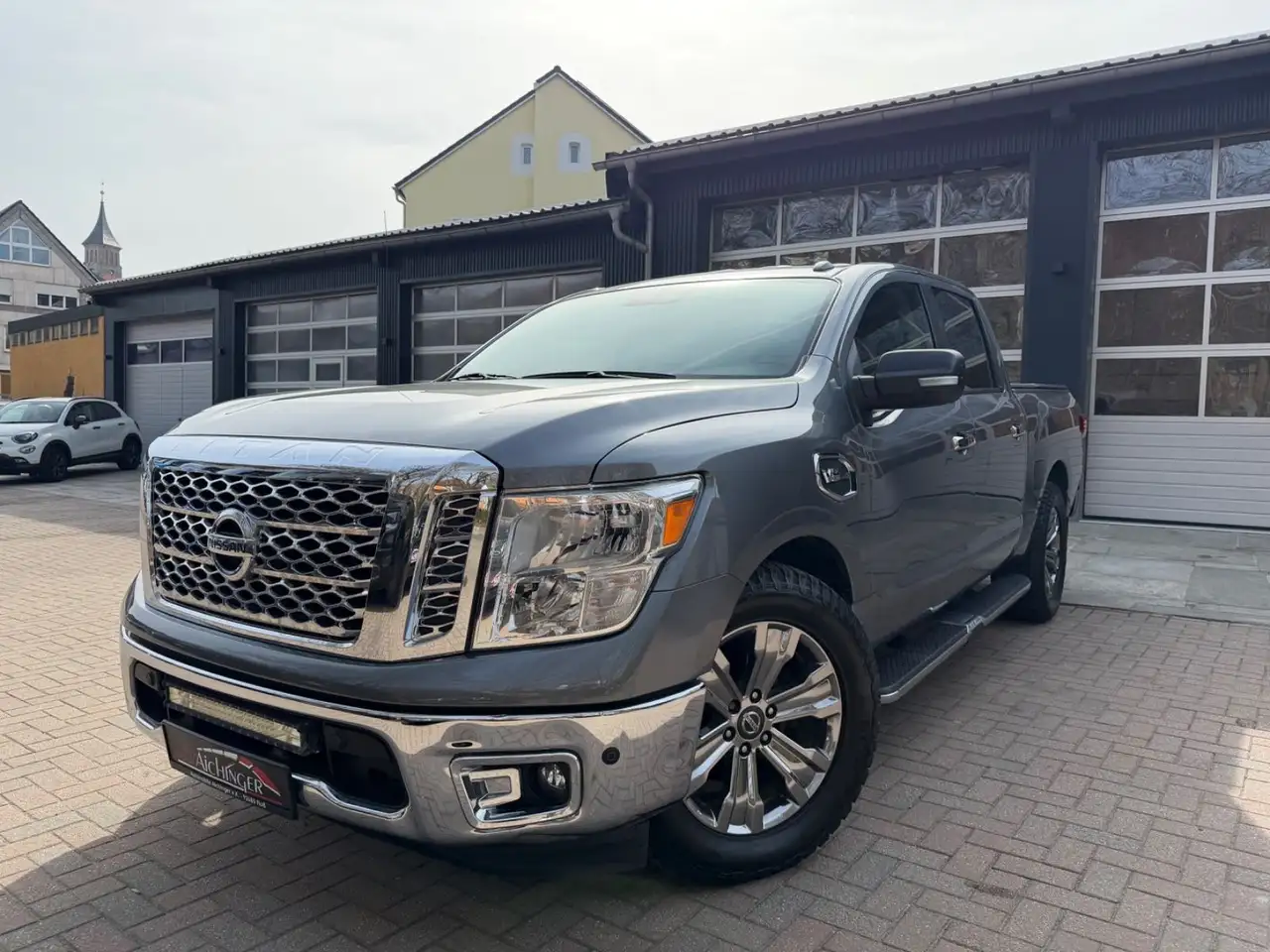 Nissan Titan 5.6L V8 Pick-Up Texas Titan 3500kg Ahk — photo 1 of 29