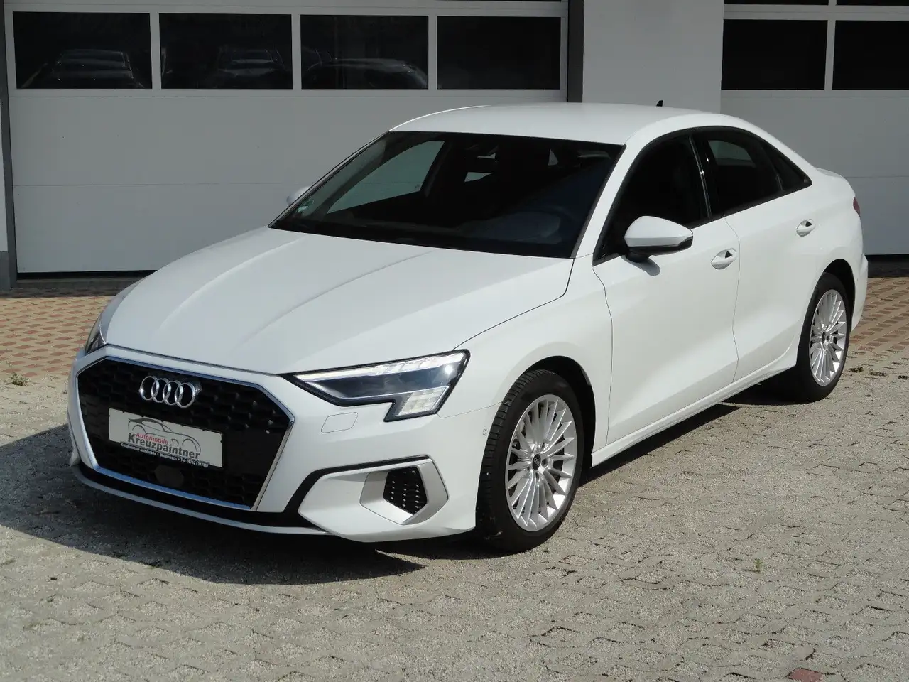 Audi A3 Limousine 35 TFSI advanced 2.Hand Navi Sitzh. — photo 1 of 15