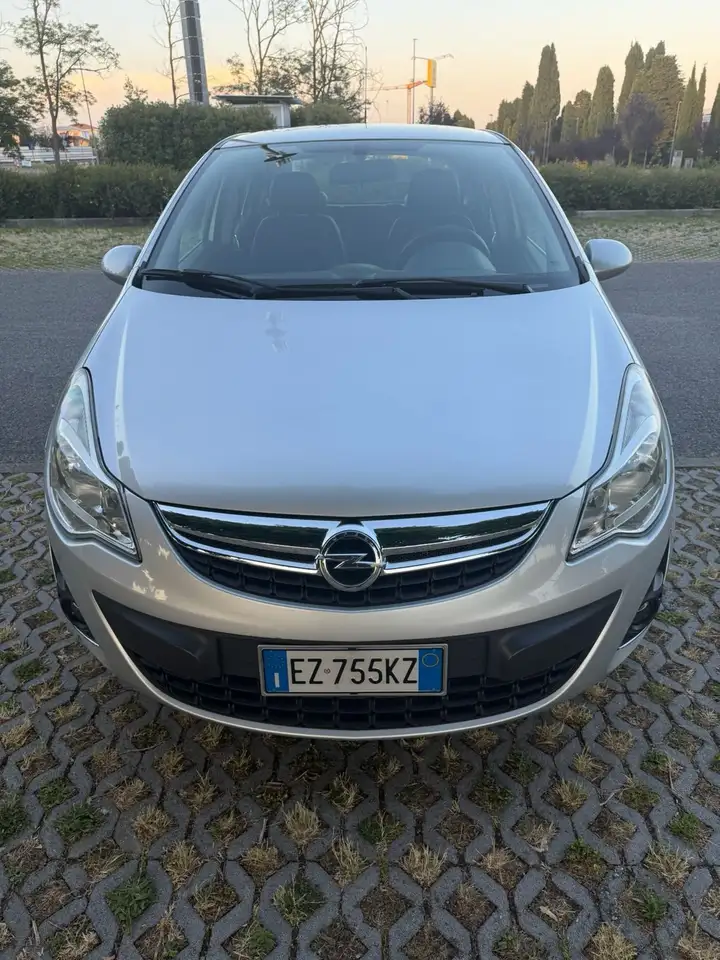 Opel Corsa 5p 1.3 cdti Cosmo — photo 1 of 12