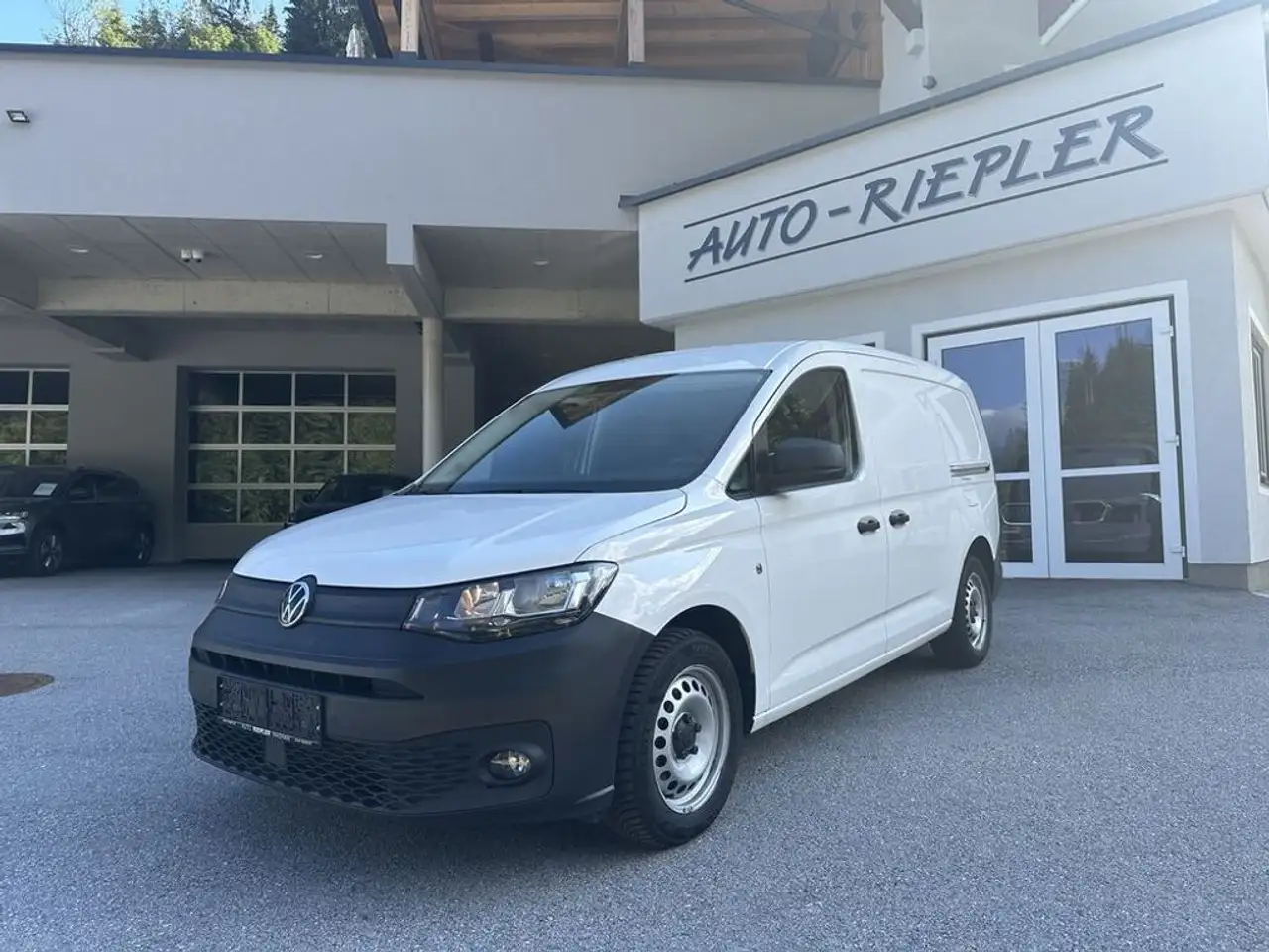 Volkswagen Caddy Maxi Cargo 2,0 TDI 4M inkl.1 JahrCarGarantie — photo 1 of 15
