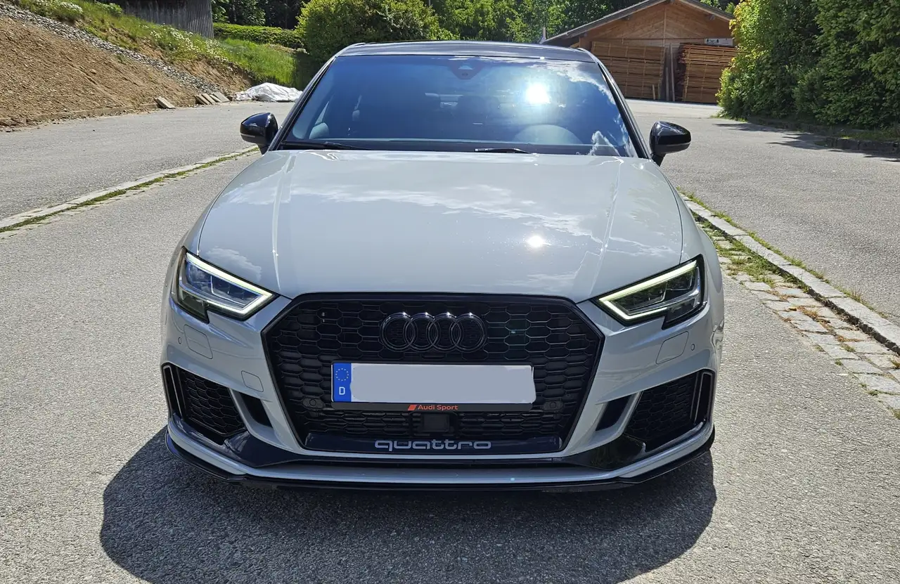 Audi RS3 Limousine S tronic — photo 1 of 20