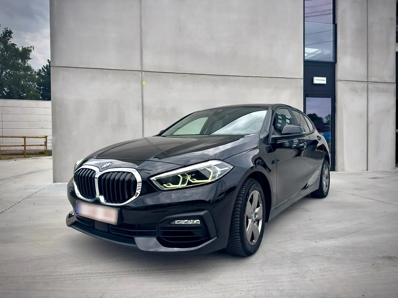 BMW 118 118iA OPF — photo 1 of 4
