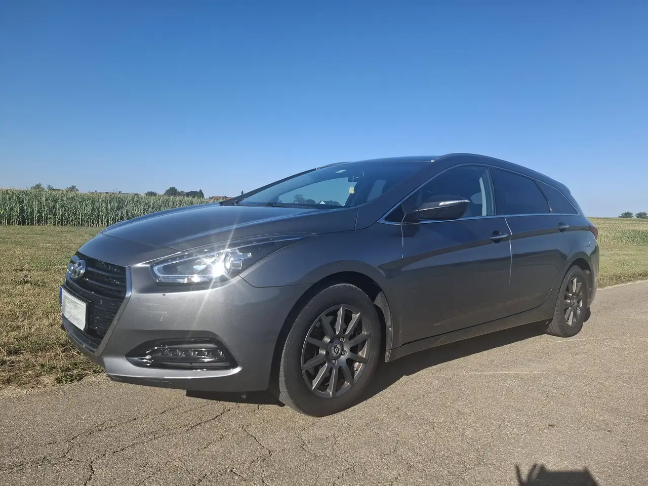 Hyundai i40 i40 Kombi blue 1.6 Trend — photo 1 of 40