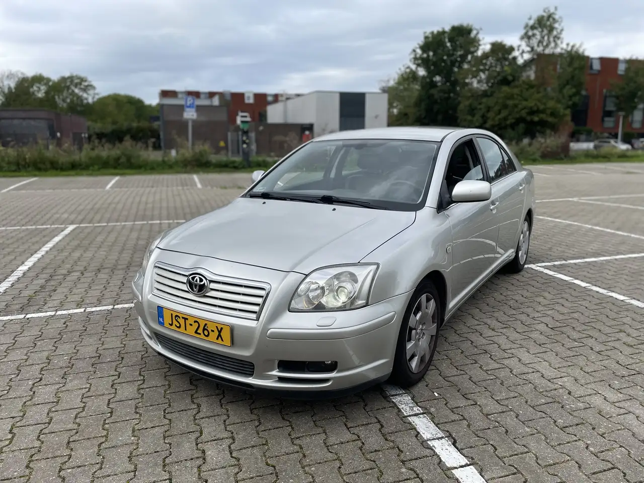 Toyota Avensis 2.0 VVT-i Automatik Executive — photo 1 of 5